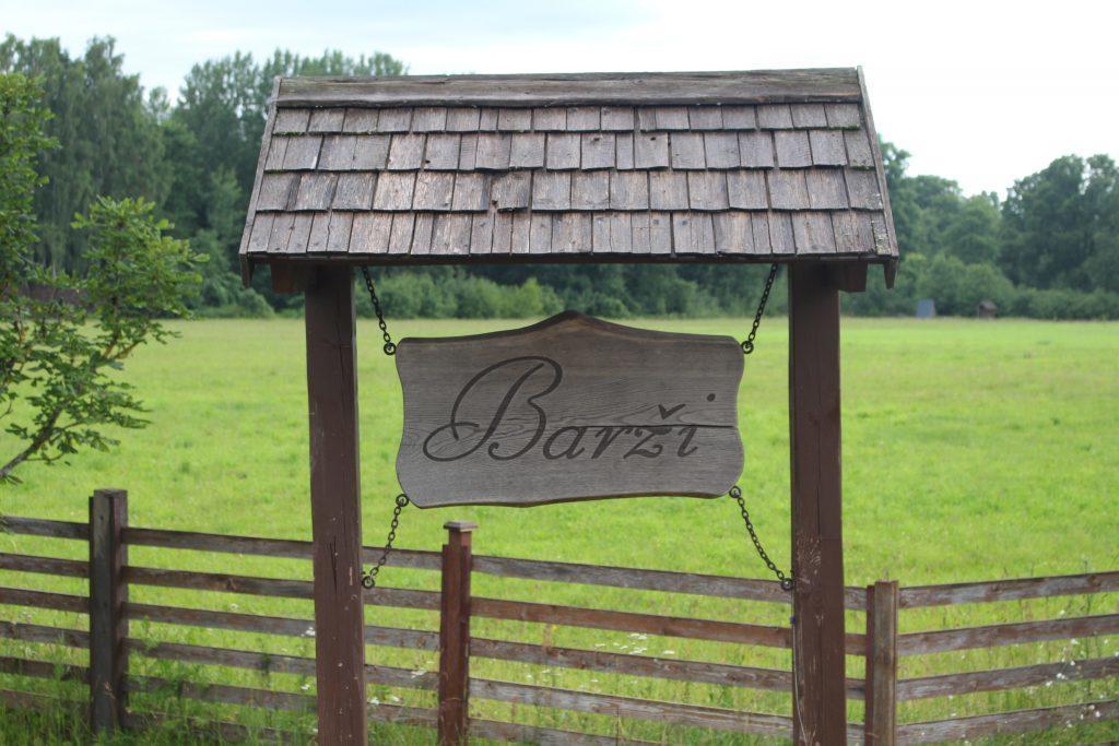 Viesu Nams Barzi Hotel Tinuzi Bagian luar foto