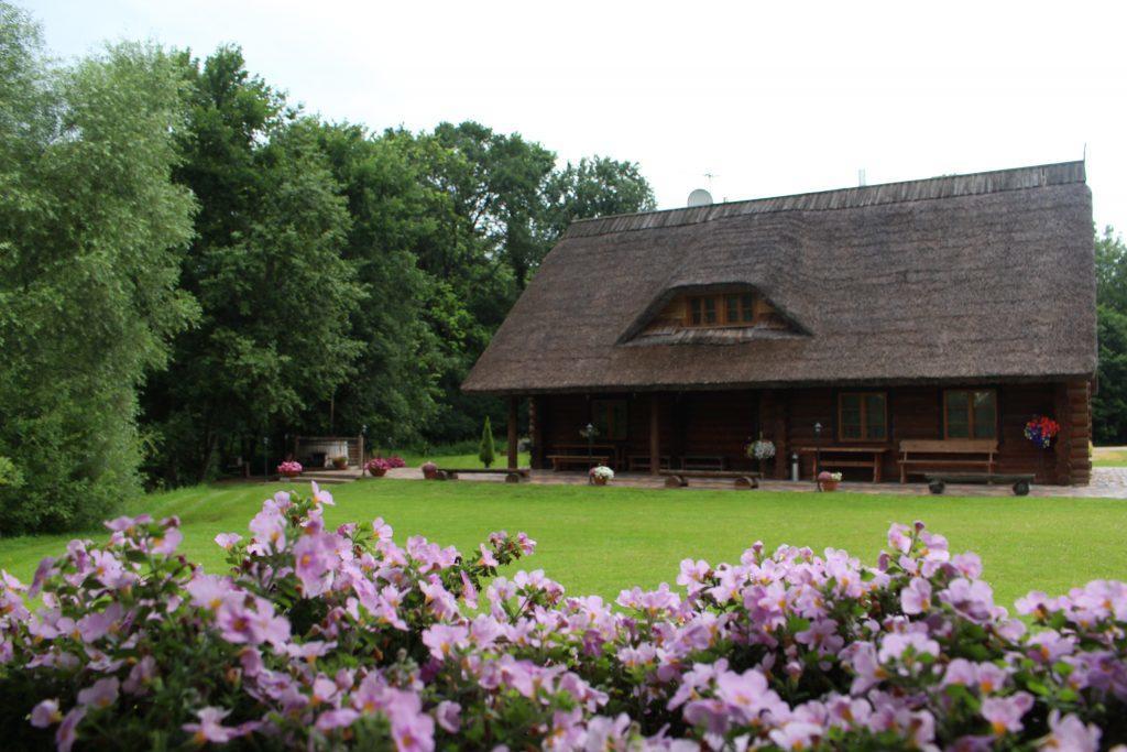 Viesu Nams Barzi Hotel Tinuzi Bagian luar foto